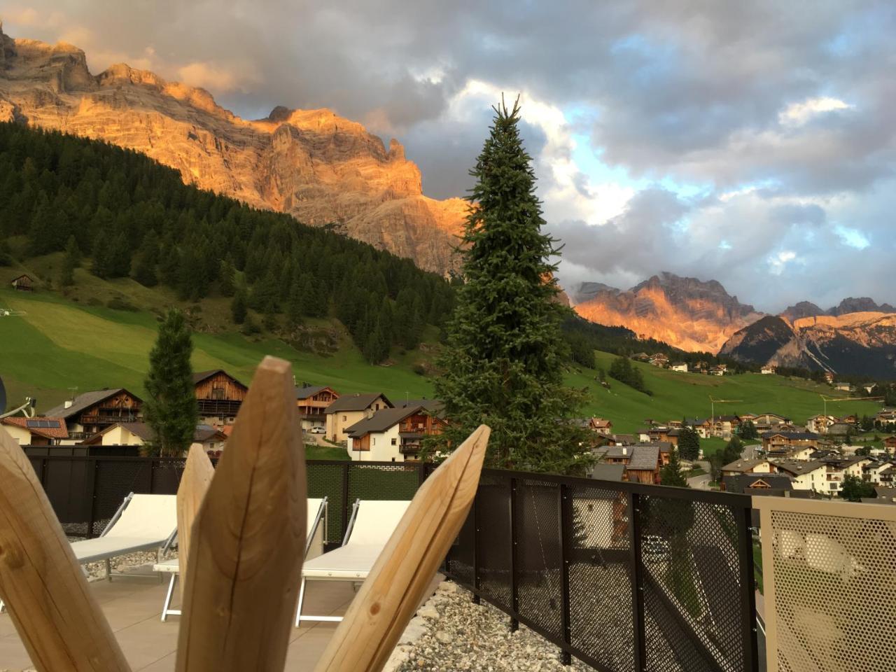 Hotel Tofana San Cassiano  Esterno foto